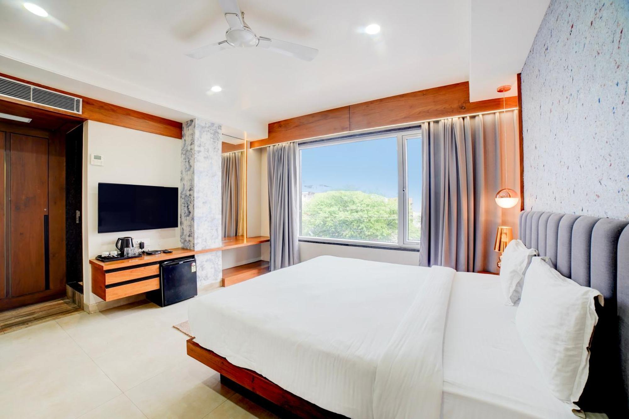 Palette Patel Nagar Hotel Бопал Екстериор снимка