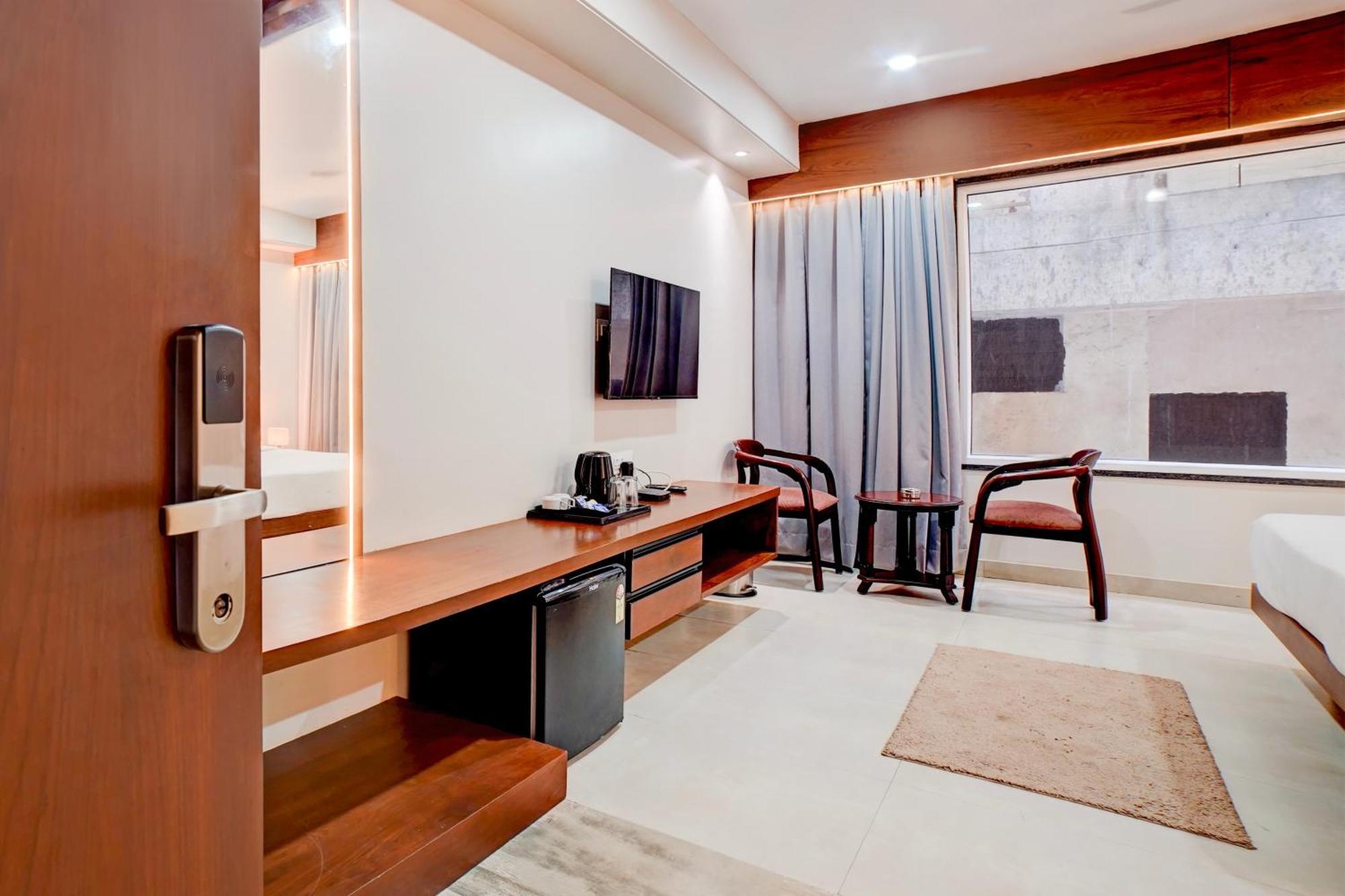 Palette Patel Nagar Hotel Бопал Екстериор снимка