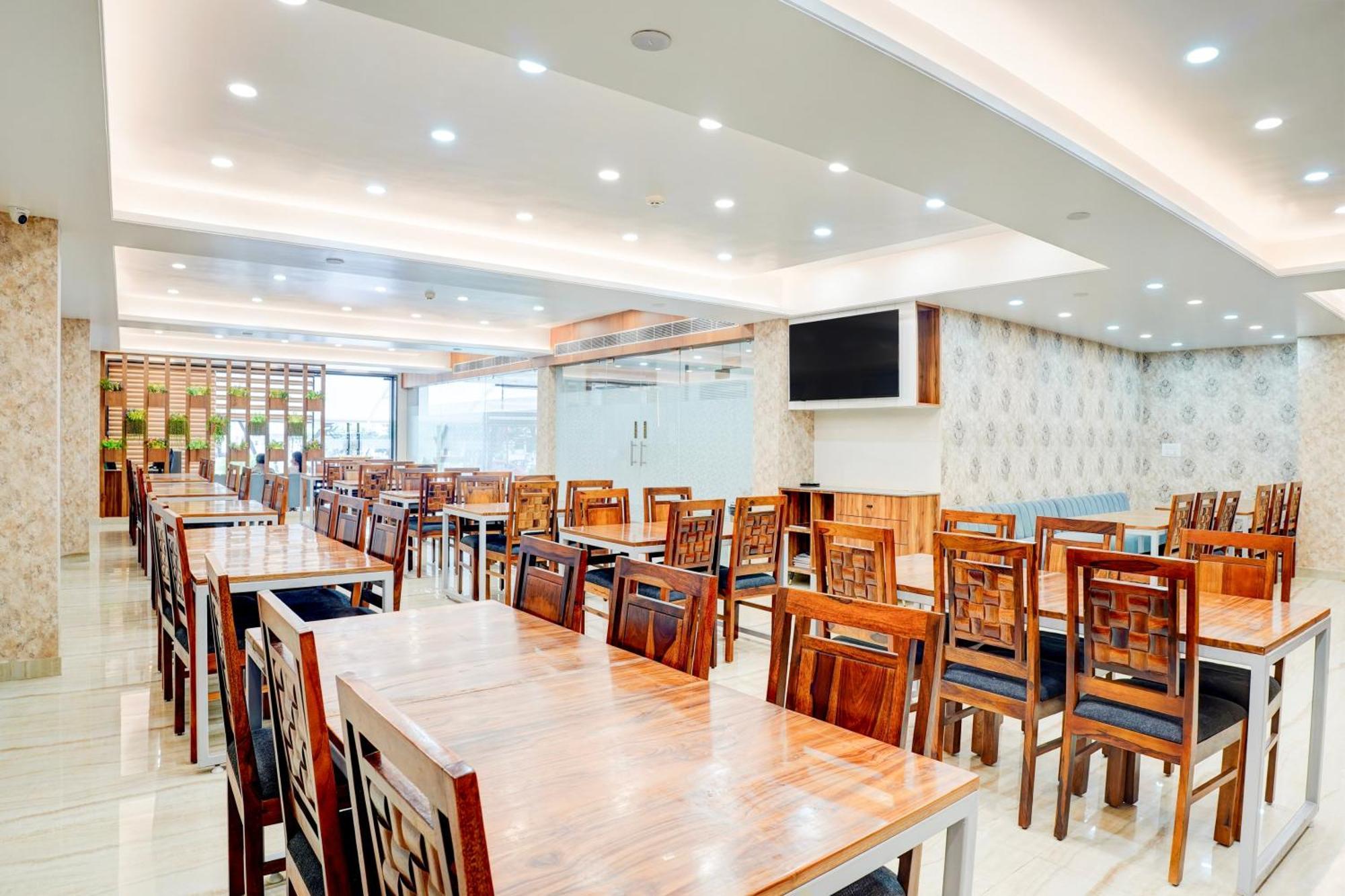 Palette Patel Nagar Hotel Бопал Екстериор снимка