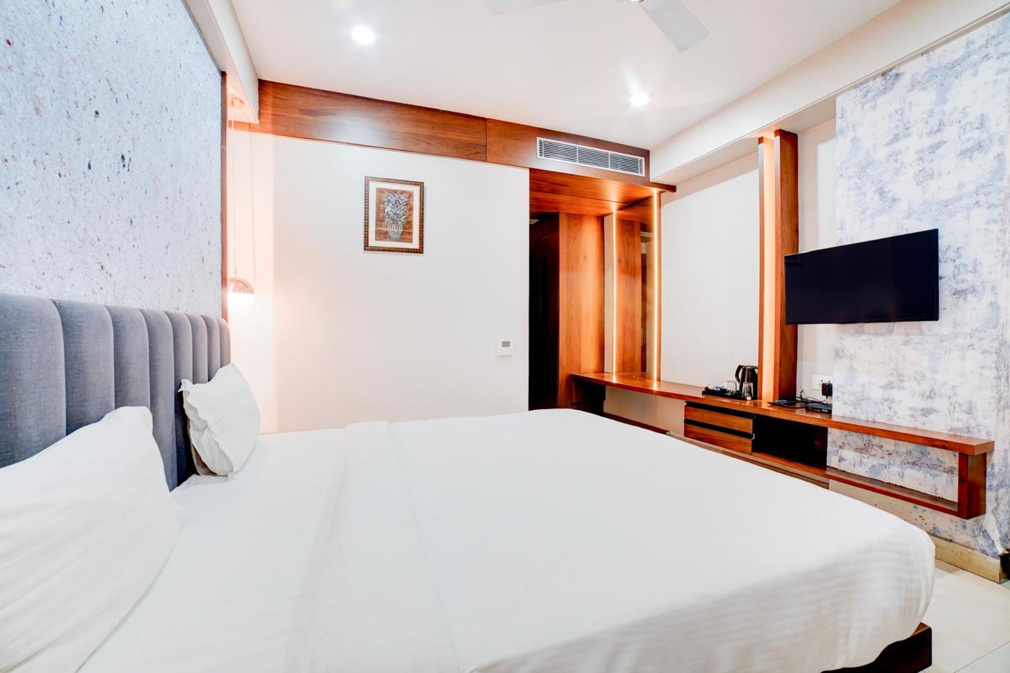 Palette Patel Nagar Hotel Бопал Екстериор снимка