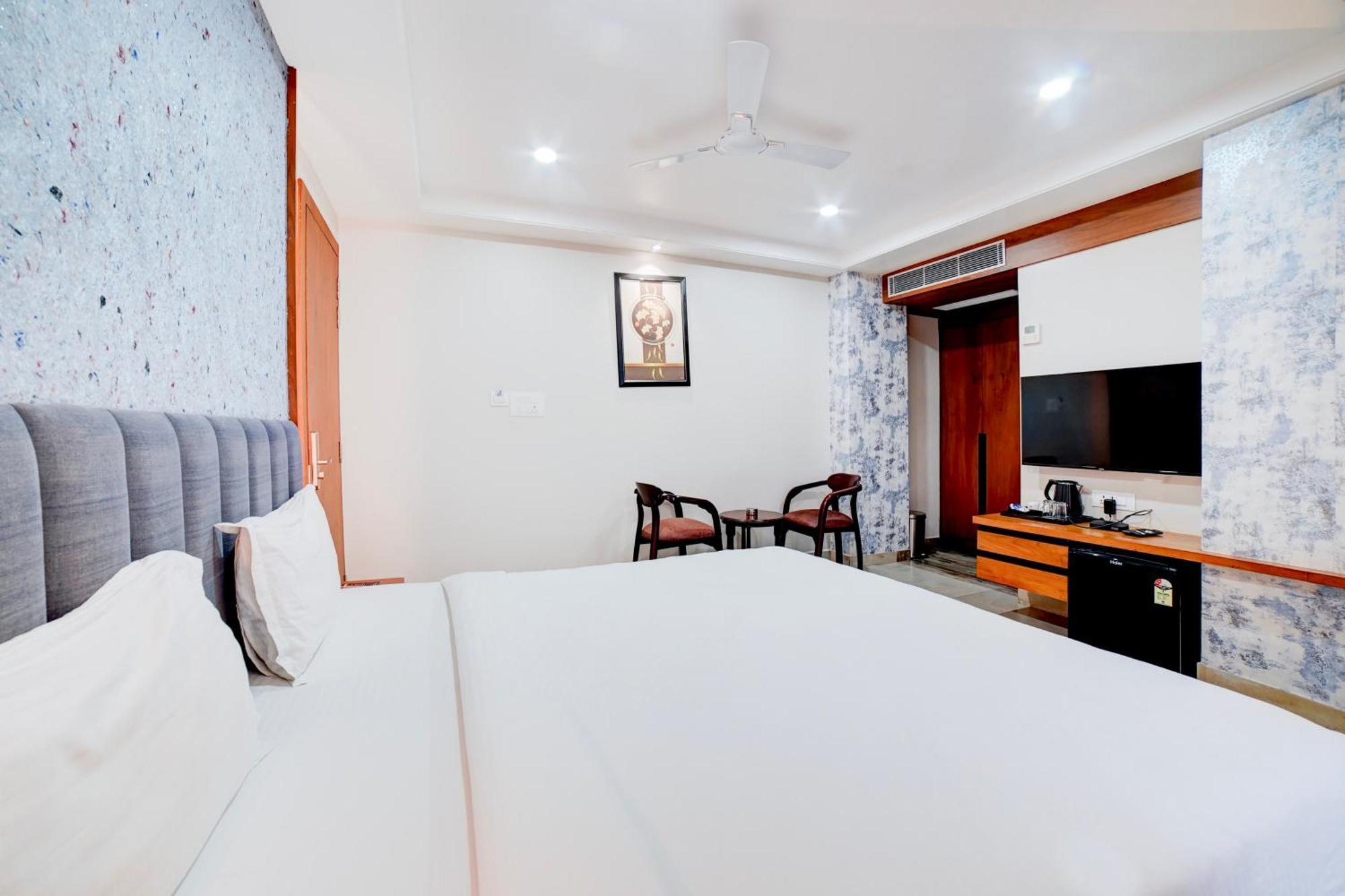 Palette Patel Nagar Hotel Бопал Екстериор снимка
