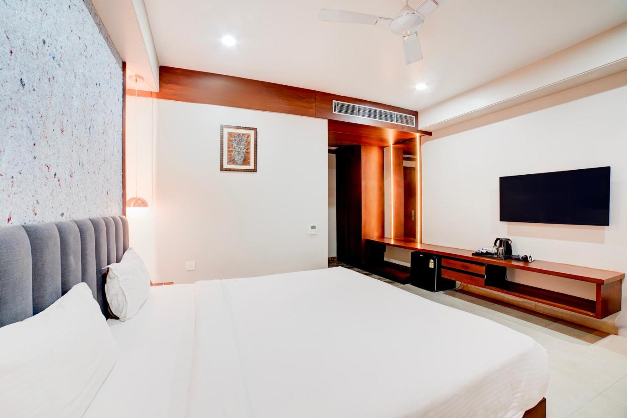 Palette Patel Nagar Hotel Бопал Екстериор снимка
